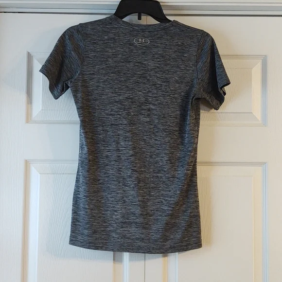 Under Armour Heat Gear Women's Shirt Size Small - Picture 2 of 3